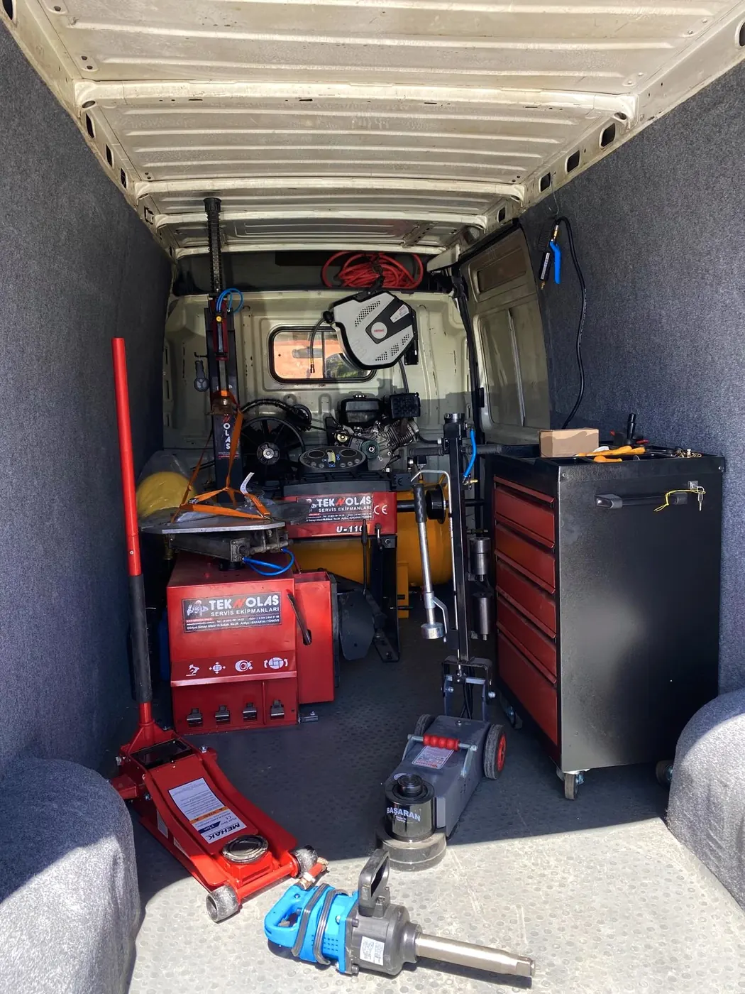 Mobil lastik ekipmanları