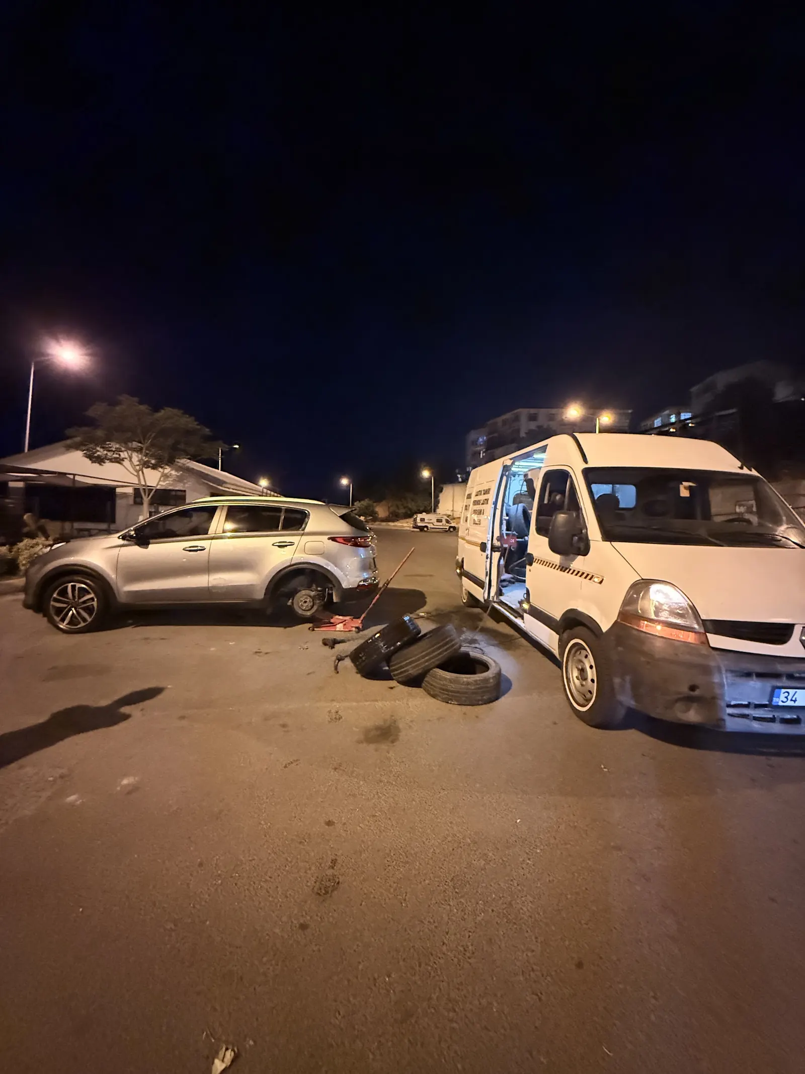 Acil Lastikçi 7/24 mobil lastik yol yardım