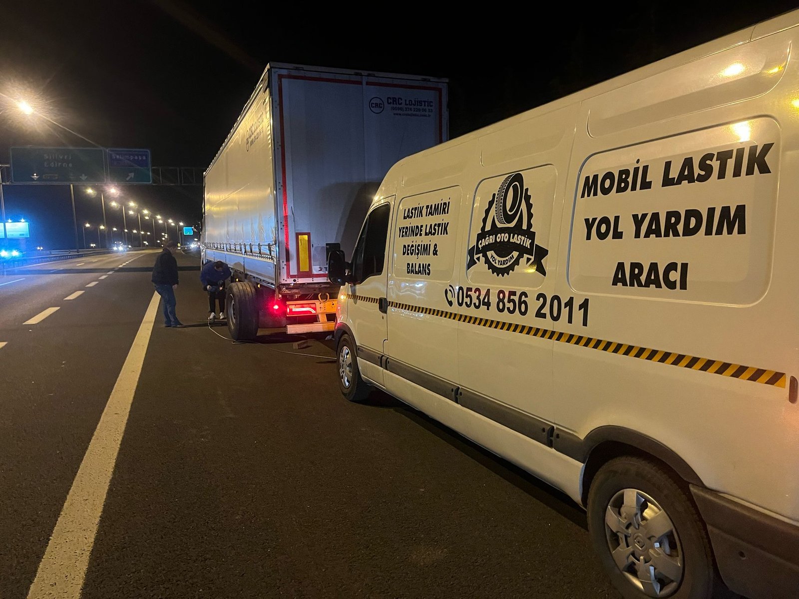 oto lastik yol yardım mobil aracı